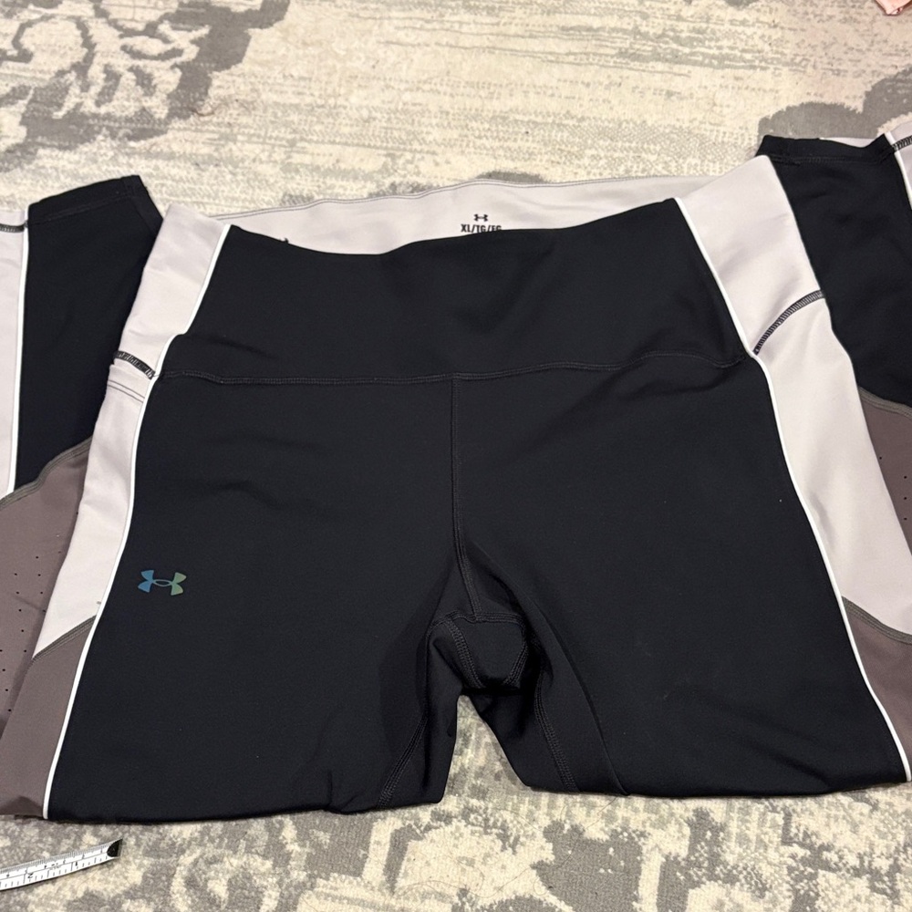 Under Armour Black and Gray Performance capris
